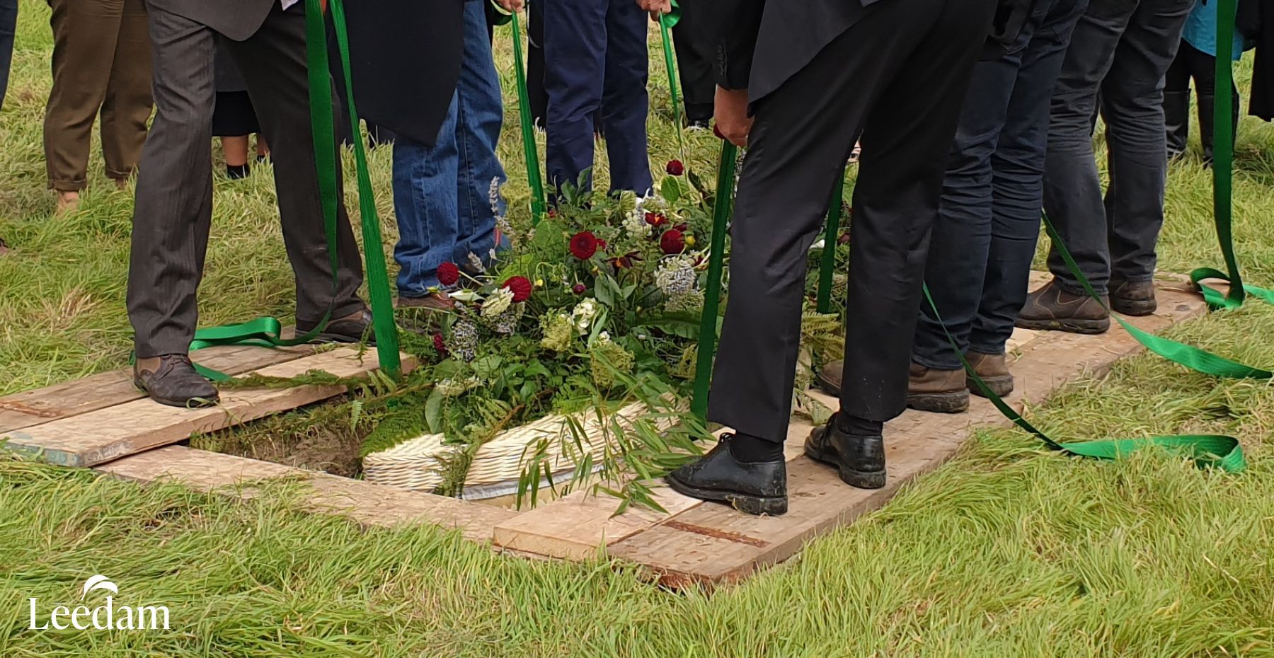 Lowering coffin